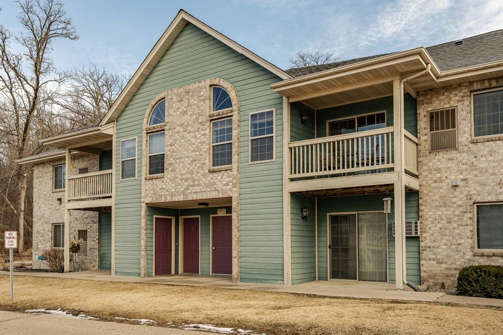 Photo of 1911 Deerhaven Lane NE #3, Rochester, MN 55906 (MLS # 7028207)