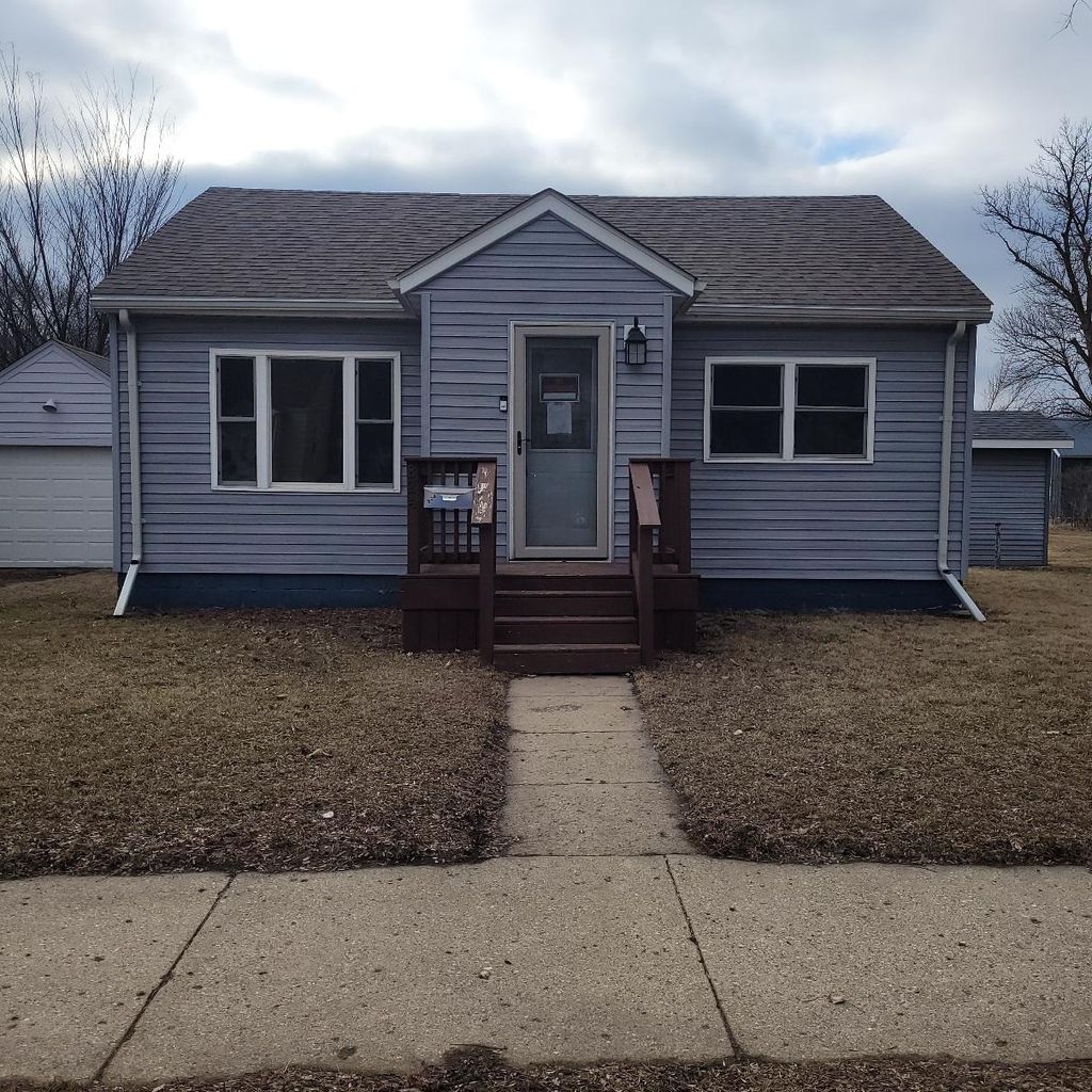Photo of 824 Collins Avenue, Windom, MN 56101 (MLS # 7030311)