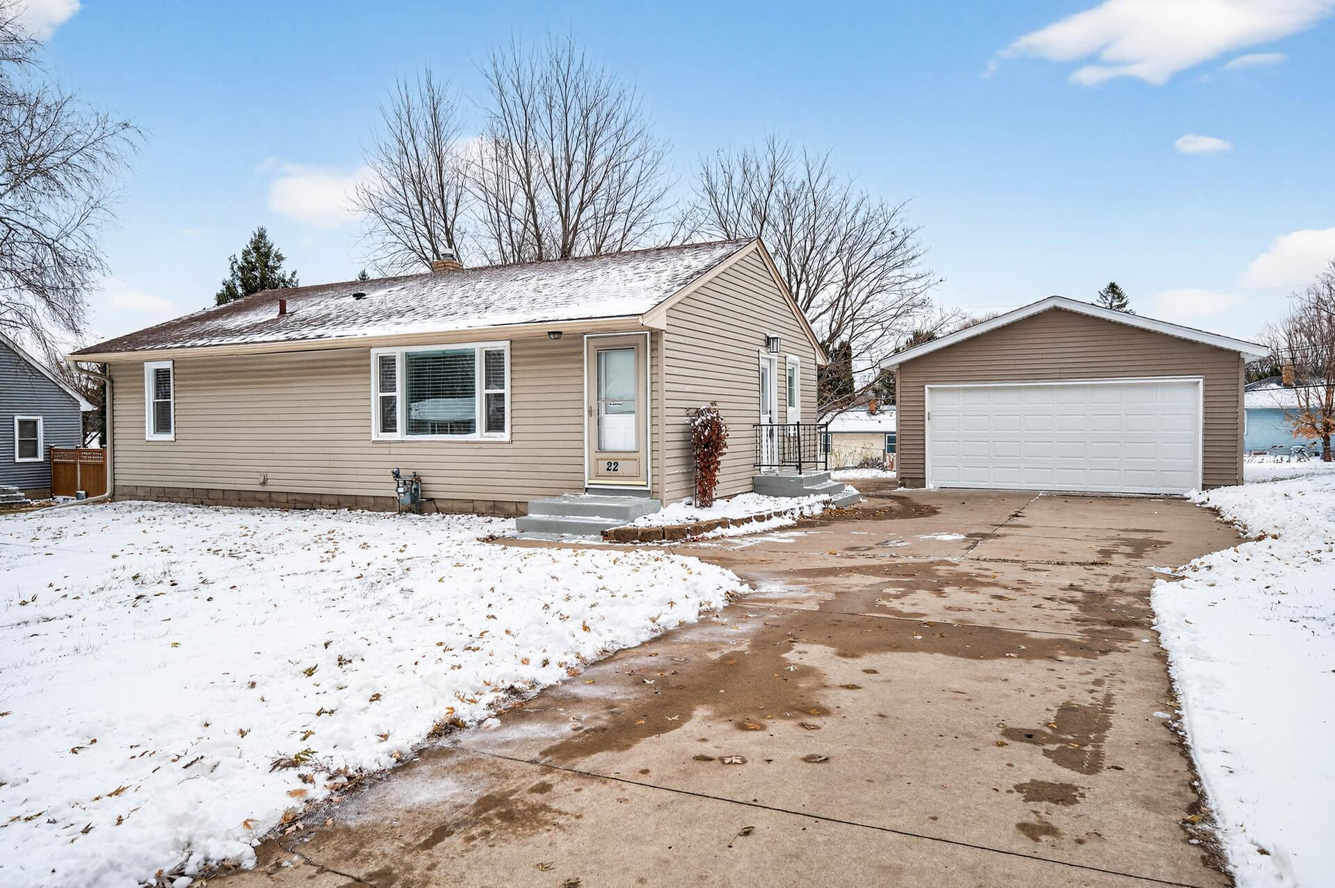 22 Mcclelland Street N