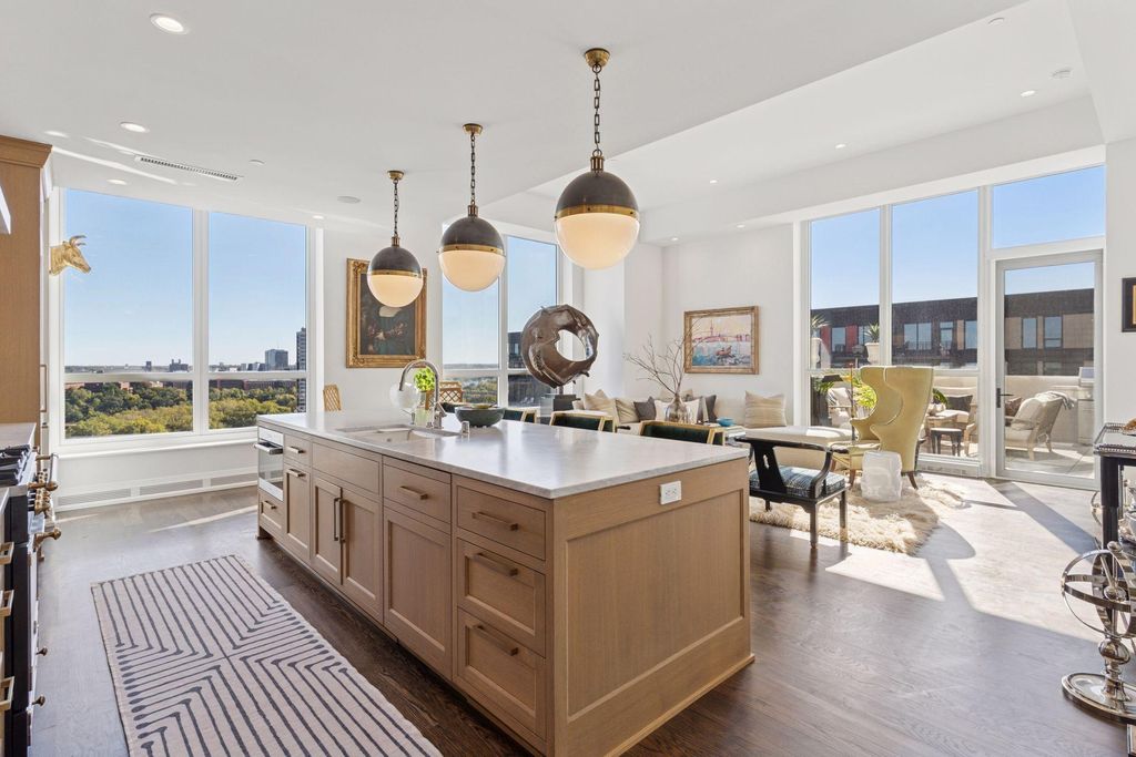 Photo of 1111 W River Parkway #15E, Minneapolis, MN 55415 (MLS # 7054180)