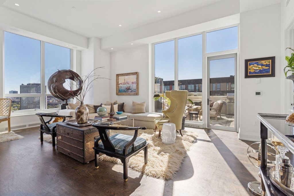 Photo of 1111 W River Parkway #15E, Minneapolis, MN 55415 (MLS # 7054180)