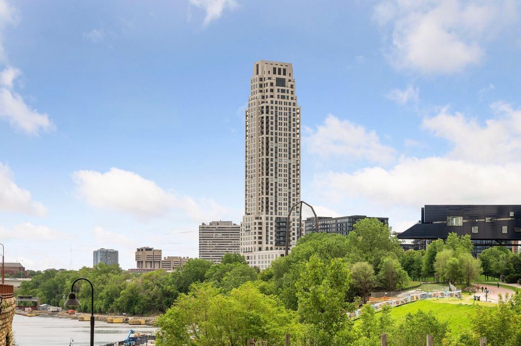 Photo of 1111 W River Parkway #15E, Minneapolis, MN 55415 (MLS # 7054180)