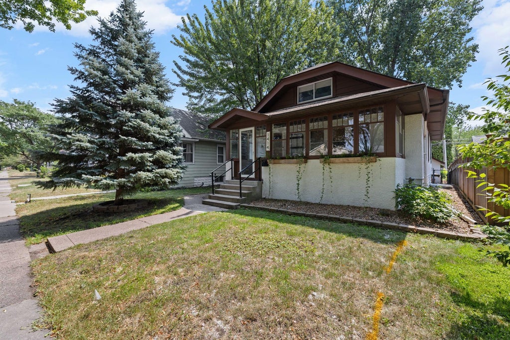 Photo of 1414 Juliet Avenue, Saint Paul, MN 55105 (MLS # 7111591)