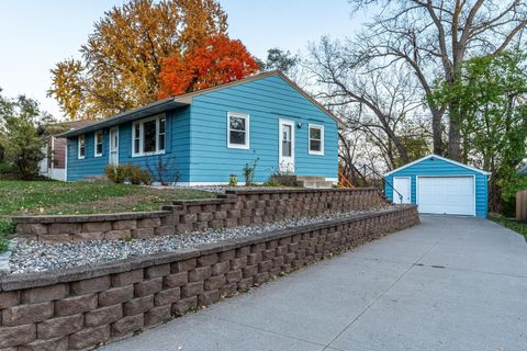 1740 Onacrest Curve Maplewood MN 55117