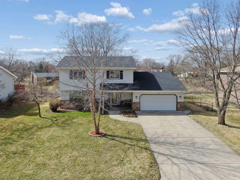 4363 Bramblewood Avenue Vadnais Heights MN 55127