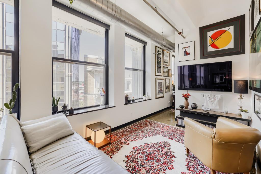 350 Saint Peter Street 1205