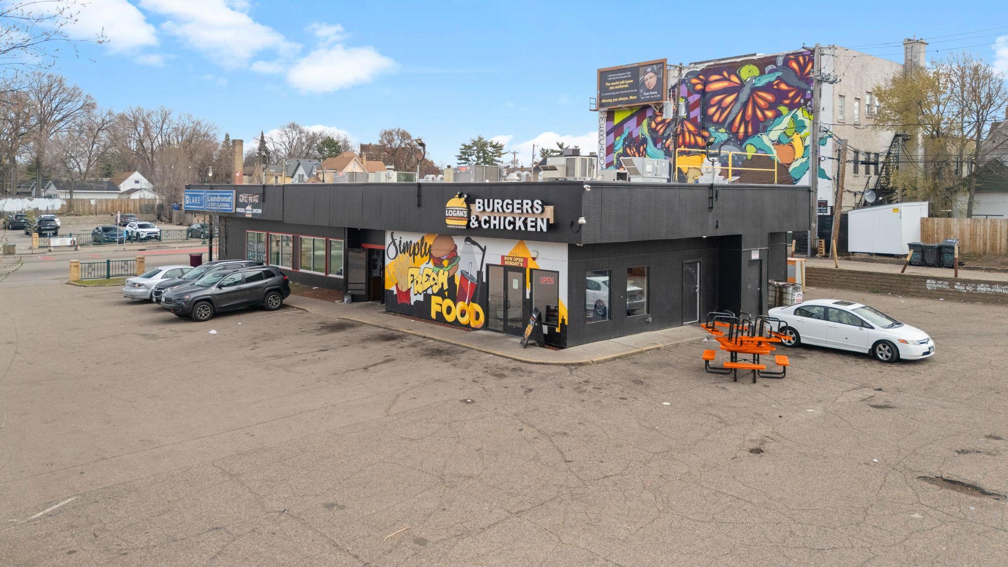 1405 E Lake Street
