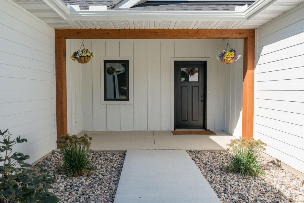 Photo of 1720 High Tail Lane, Mankato, MN 56001 (MLS # 7153165)