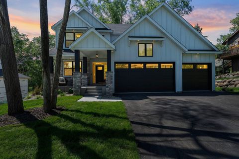 932 Orchard Lane Roseville MN 55113