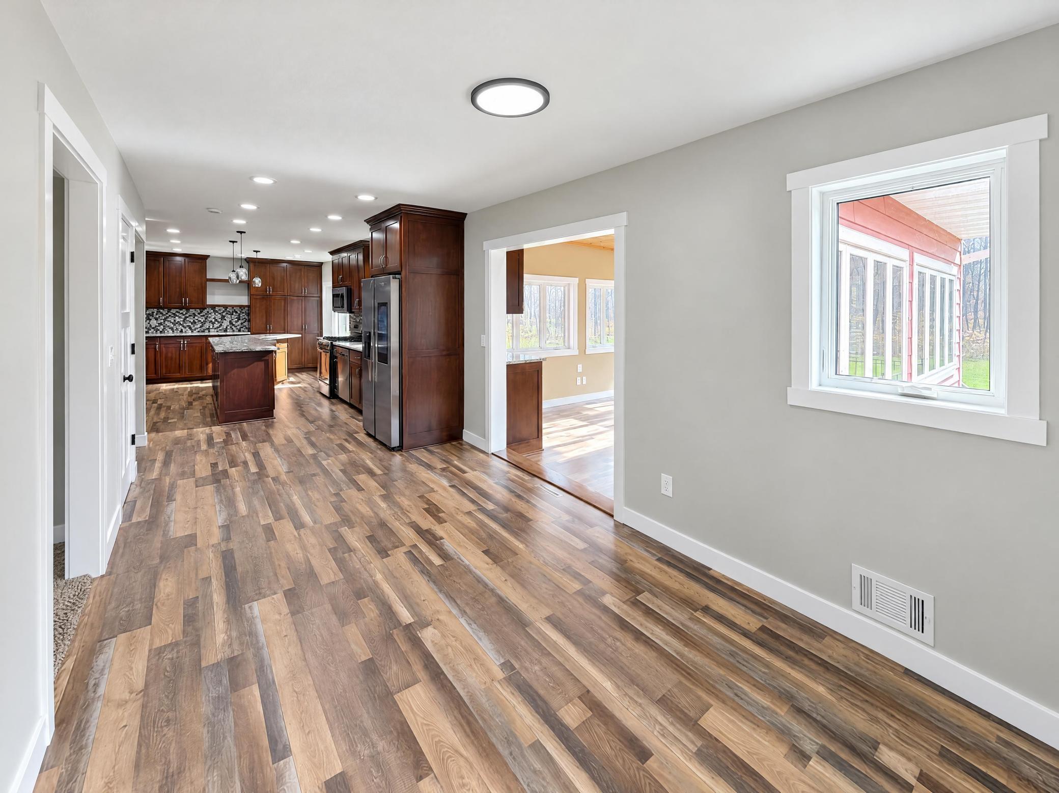1100 Lonsdale Boulevard W
