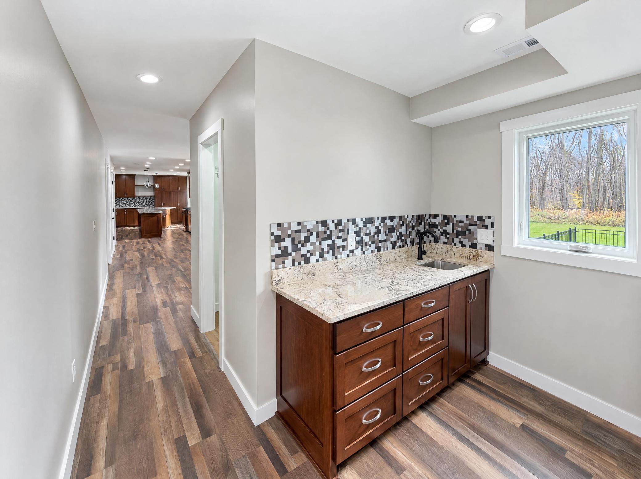 1100 Lonsdale Boulevard W