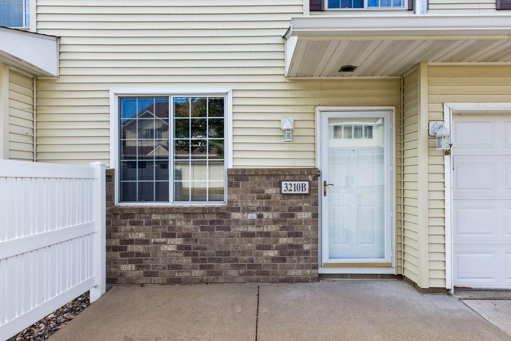 Photo of 3210 Juniper Circle #B, Woodbury, MN 55125 (MLS # 7151321)