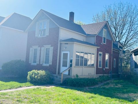 852 4th Street E Saint Paul MN 55106