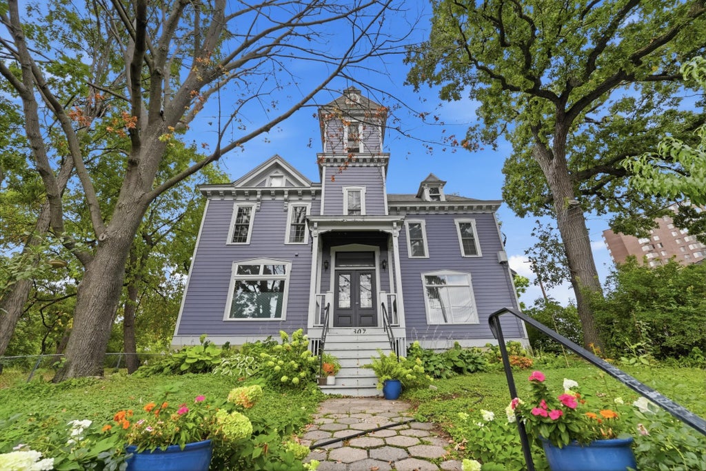 Photo of 307 Walnut Street #3, Saint Paul, MN 55102 (MLS # 7137721)