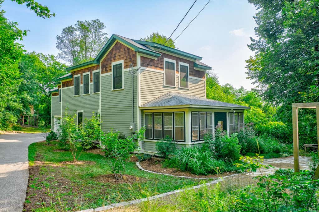 Photo of 1401 Broadway Street N, Stillwater, MN 55082 (MLS # 7091903)