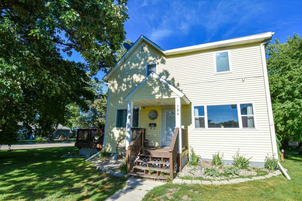 Photo of 704 Tindolph Avenue S, Thief River Falls, MN 56701 (MLS # 7109103)
