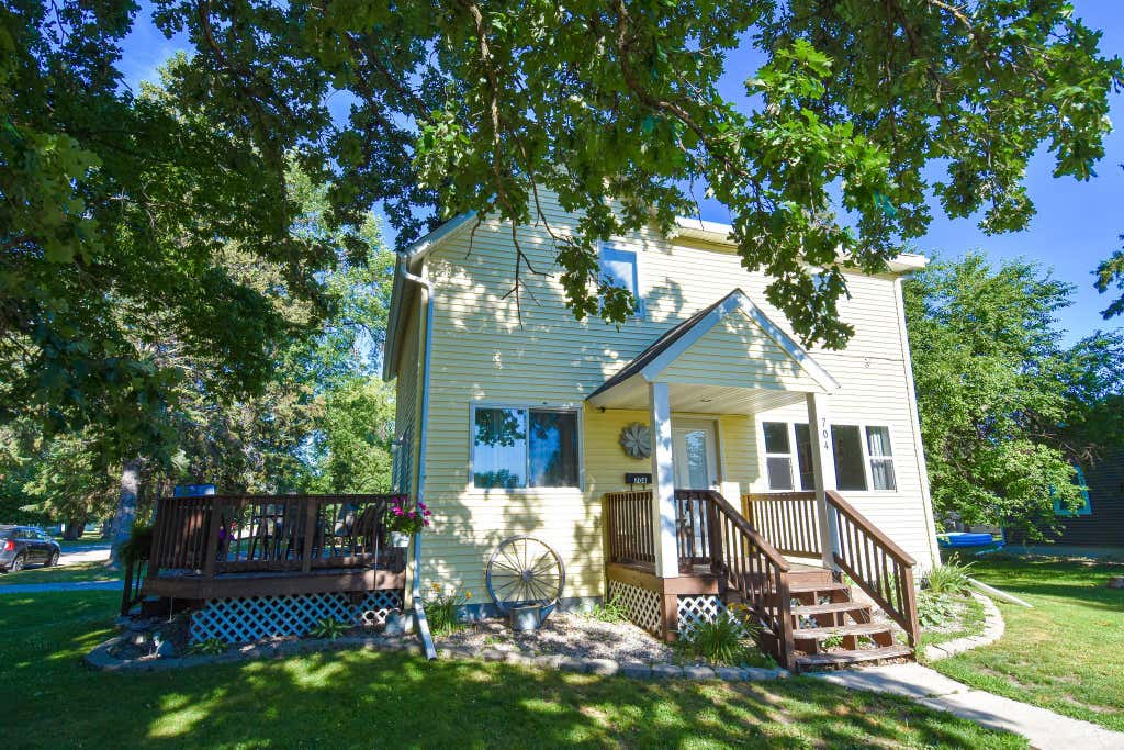Photo of 704 Tindolph Avenue S, Thief River Falls, MN 56701 (MLS # 7109103)