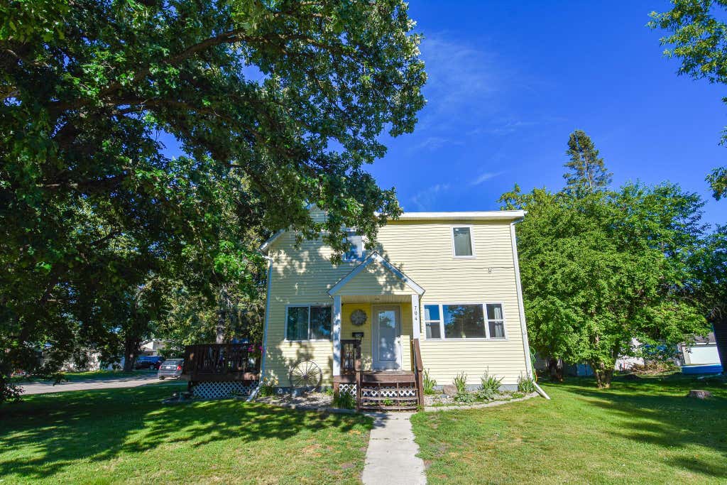 Photo of 704 Tindolph Avenue S, Thief River Falls, MN 56701 (MLS # 7109103)