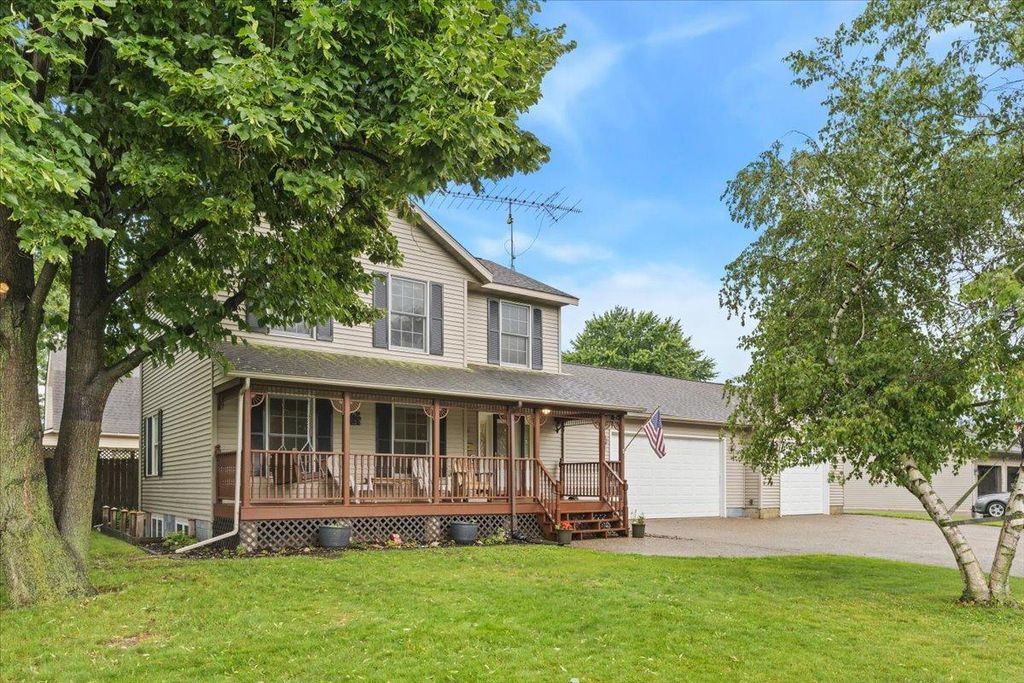 Photo of 624 S 7th Street, Lake City, MN 55041 (MLS # 7105740)