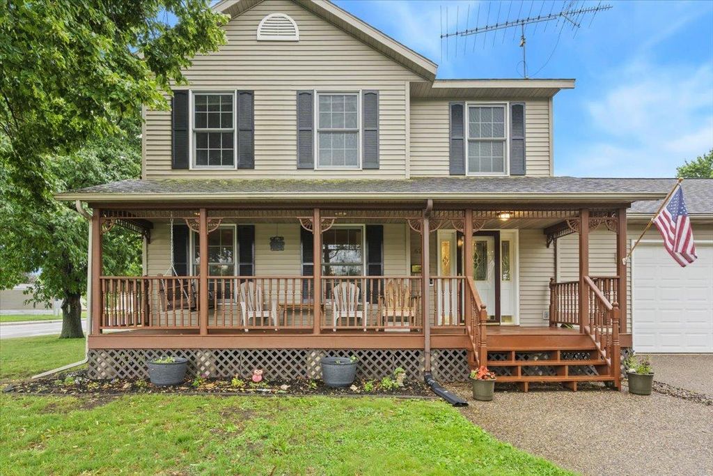 Photo of 624 S 7th Street, Lake City, MN 55041 (MLS # 7105740)