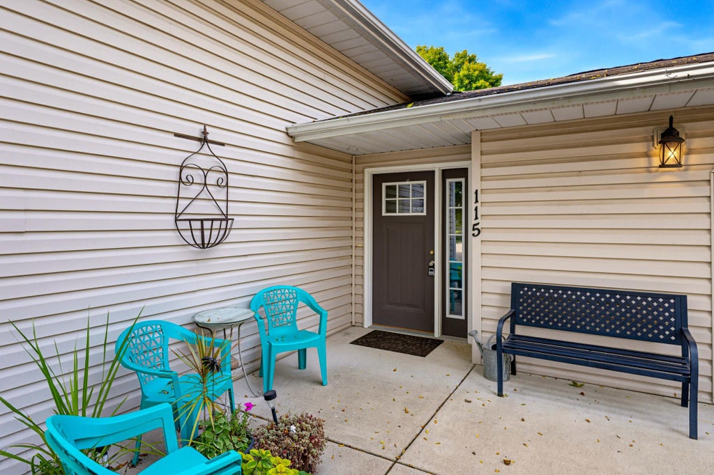 Photo of 115 E Nelson Street, Litchfield, MN 55355 (MLS # 7147693)
