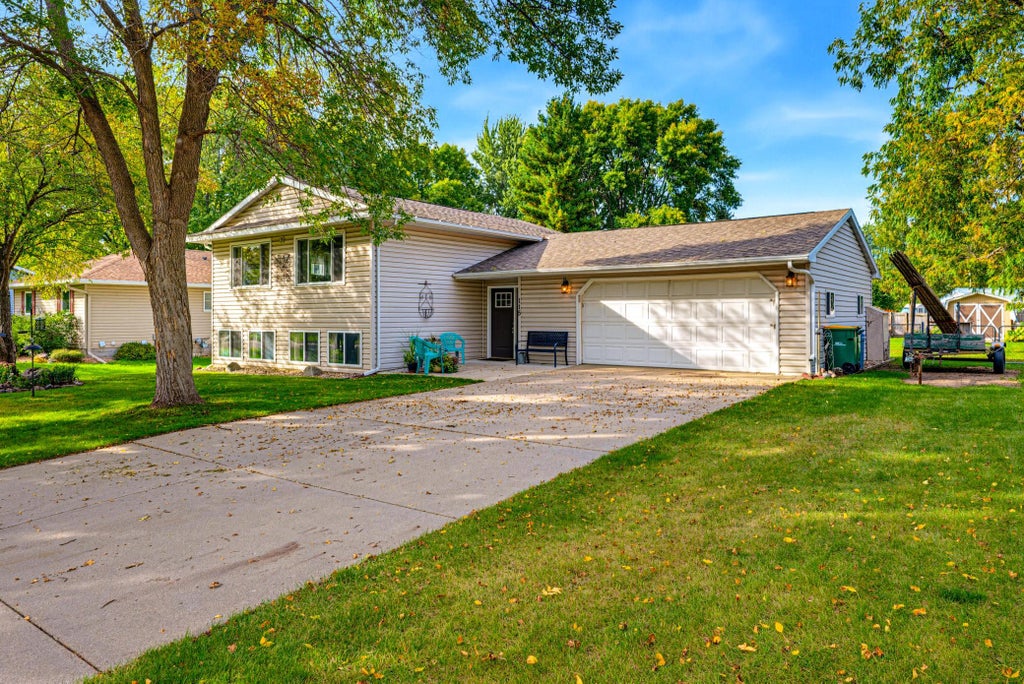 Photo of 115 E Nelson Street, Litchfield, MN 55355 (MLS # 7147693)