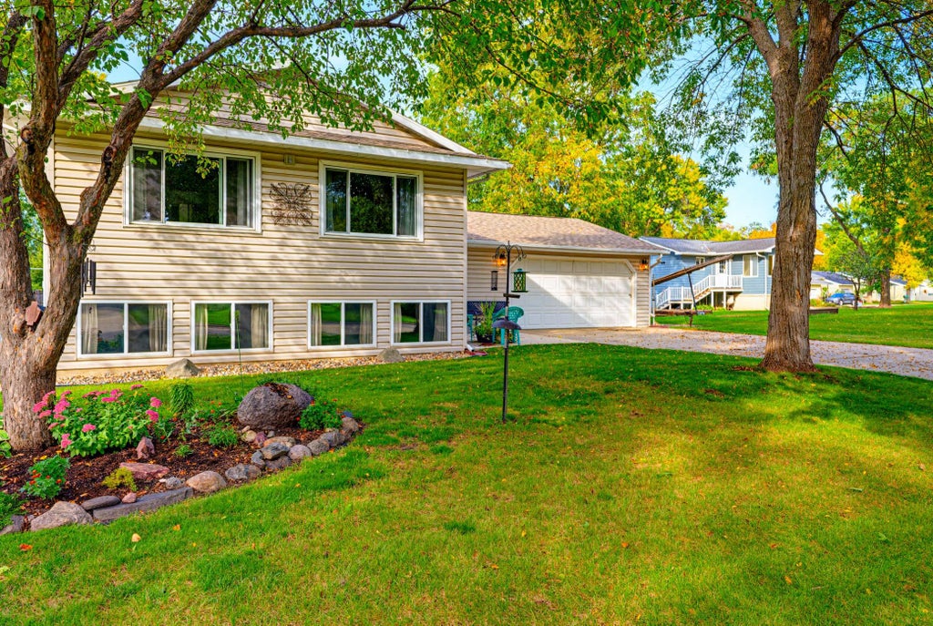 Photo of 115 E Nelson Street, Litchfield, MN 55355 (MLS # 7147693)
