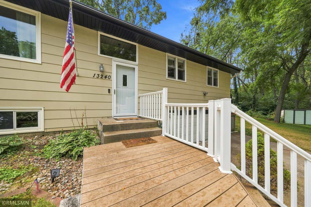 Photo of 13240 Dahlgren Road, Minnetonka, MN 55305 (MLS # 7129670)