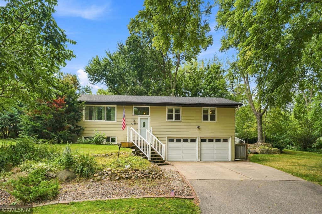Photo of 13240 Dahlgren Road, Minnetonka, MN 55305 (MLS # 7129670)