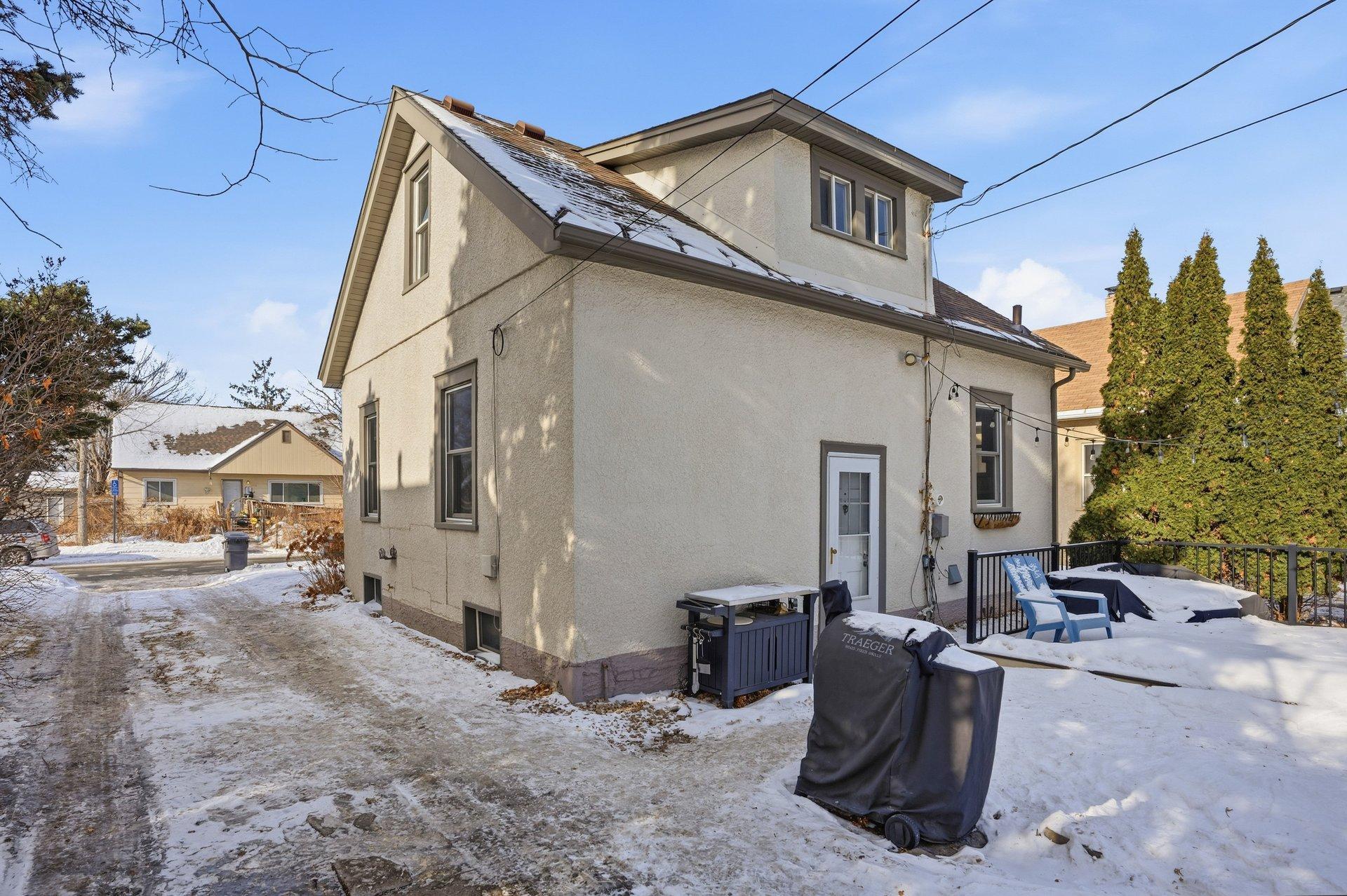 2515 Washington Street NE