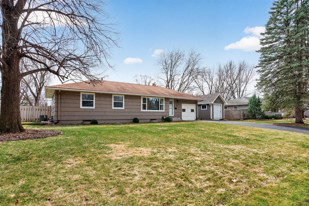 Photo of 8017 66th Avenue N, Brooklyn Park, MN 55428 (MLS # 7054328)