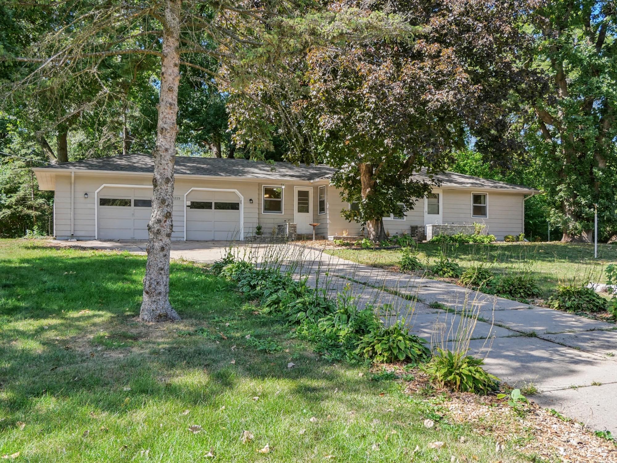 1225 Dunkirk Lane N
