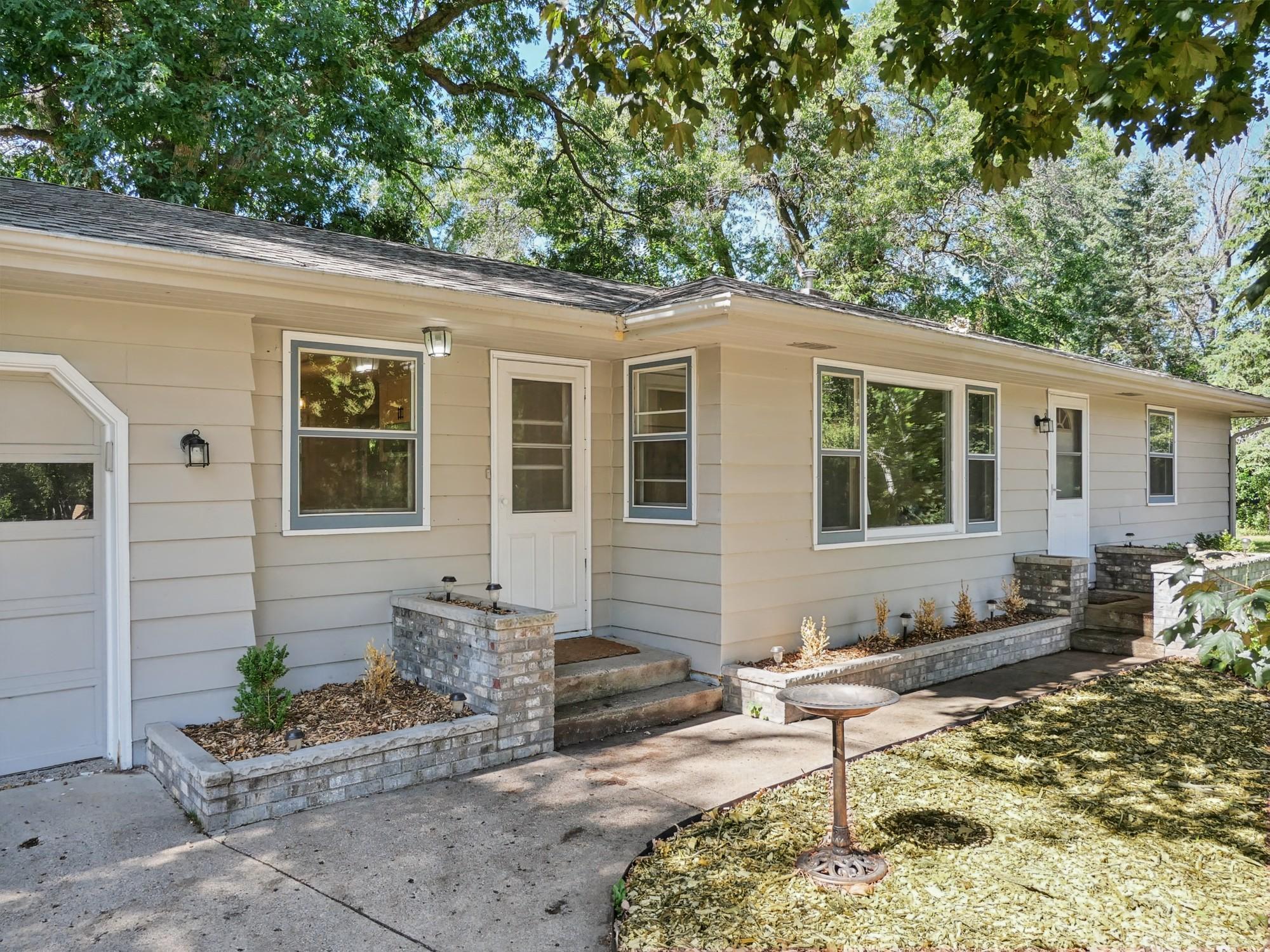1225 Dunkirk Lane N