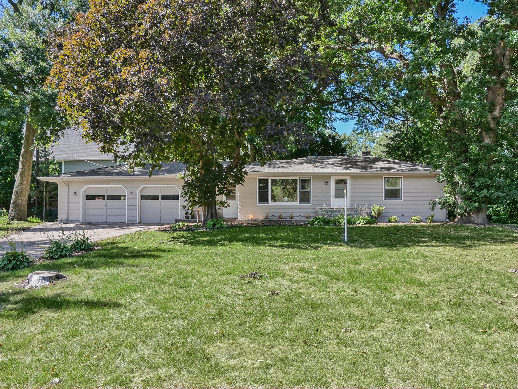 1225 Dunkirk Lane N