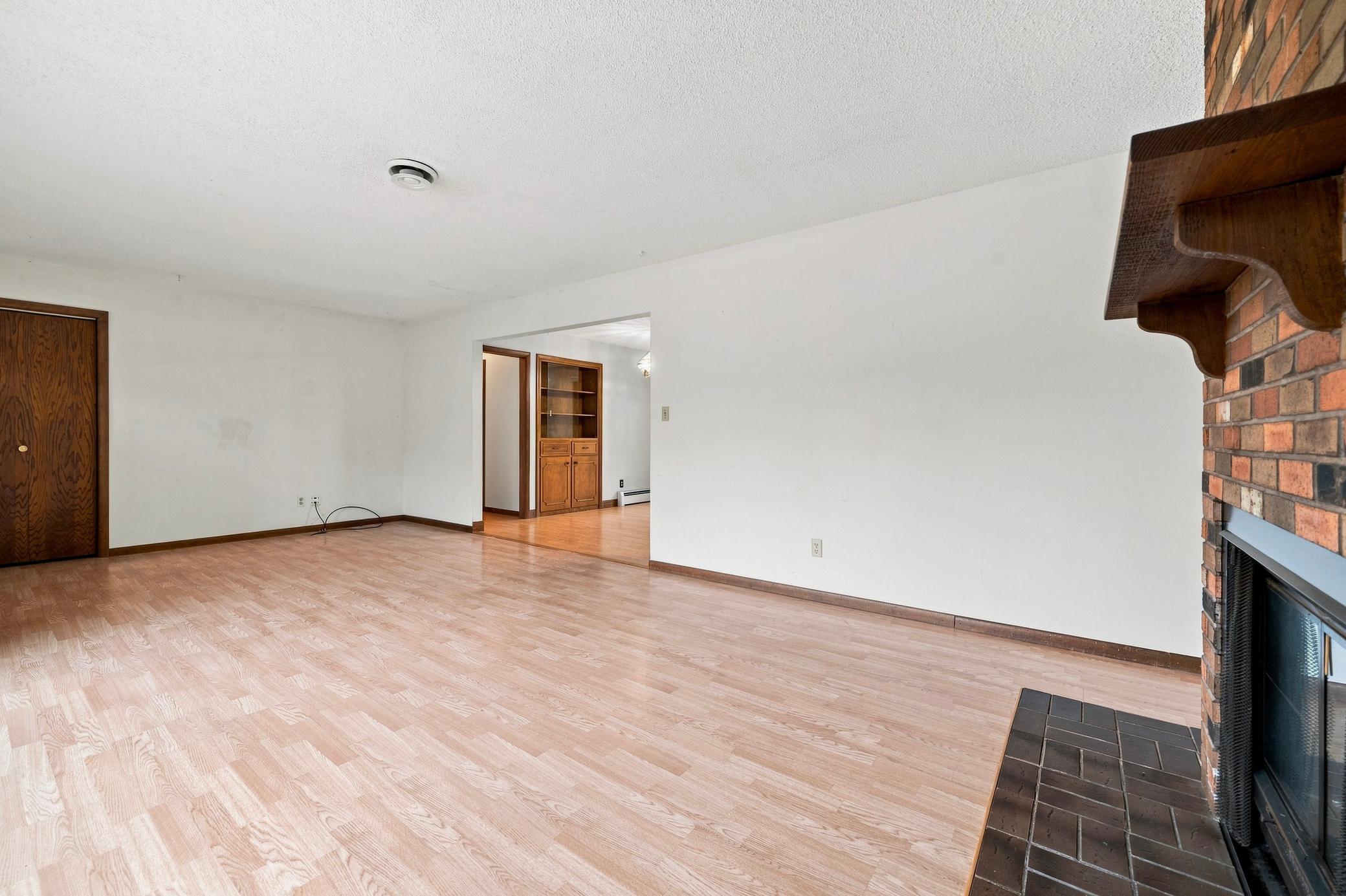 1207 N Mckay Avenue NE