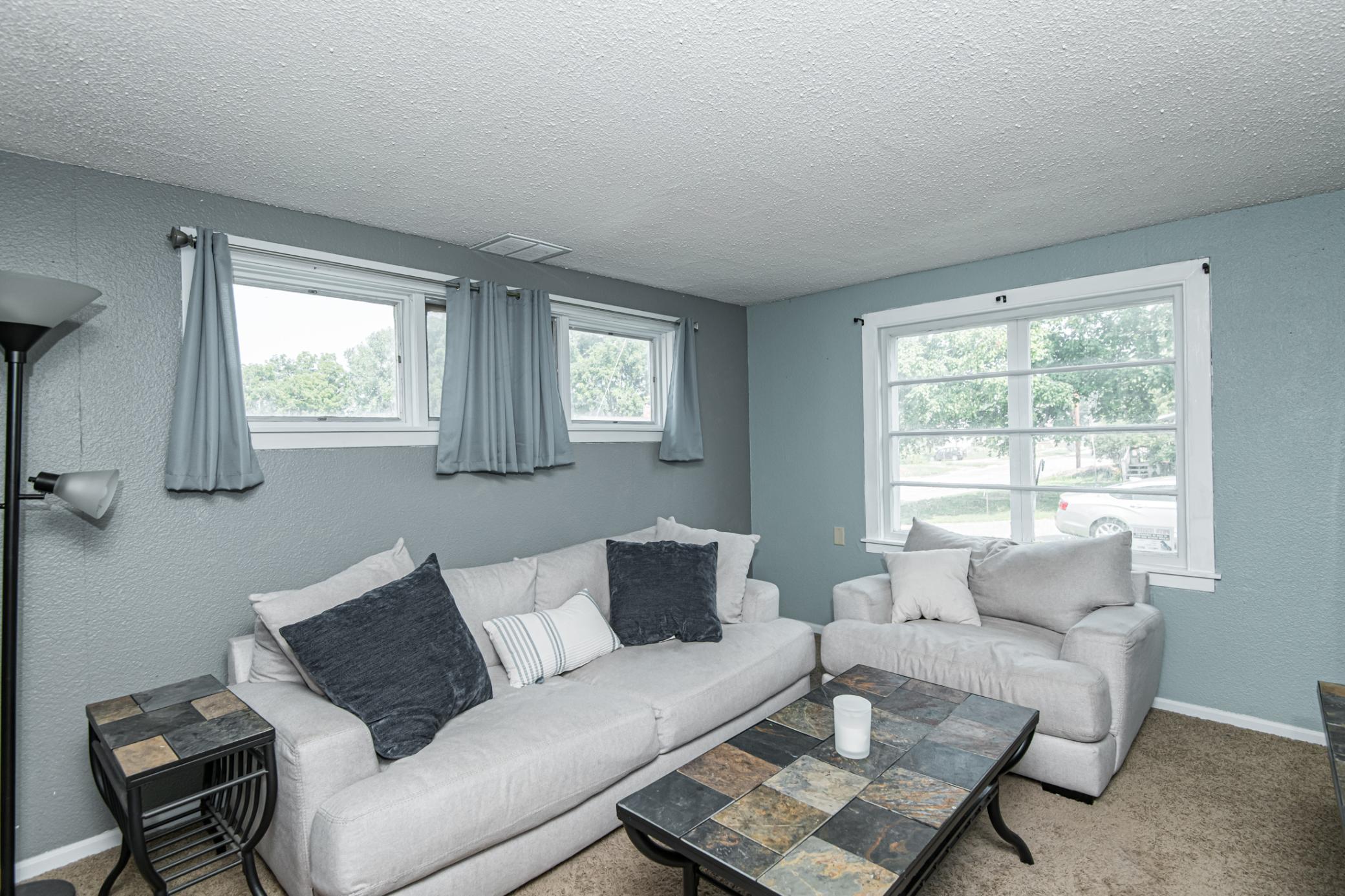 18 4th Avenue NE