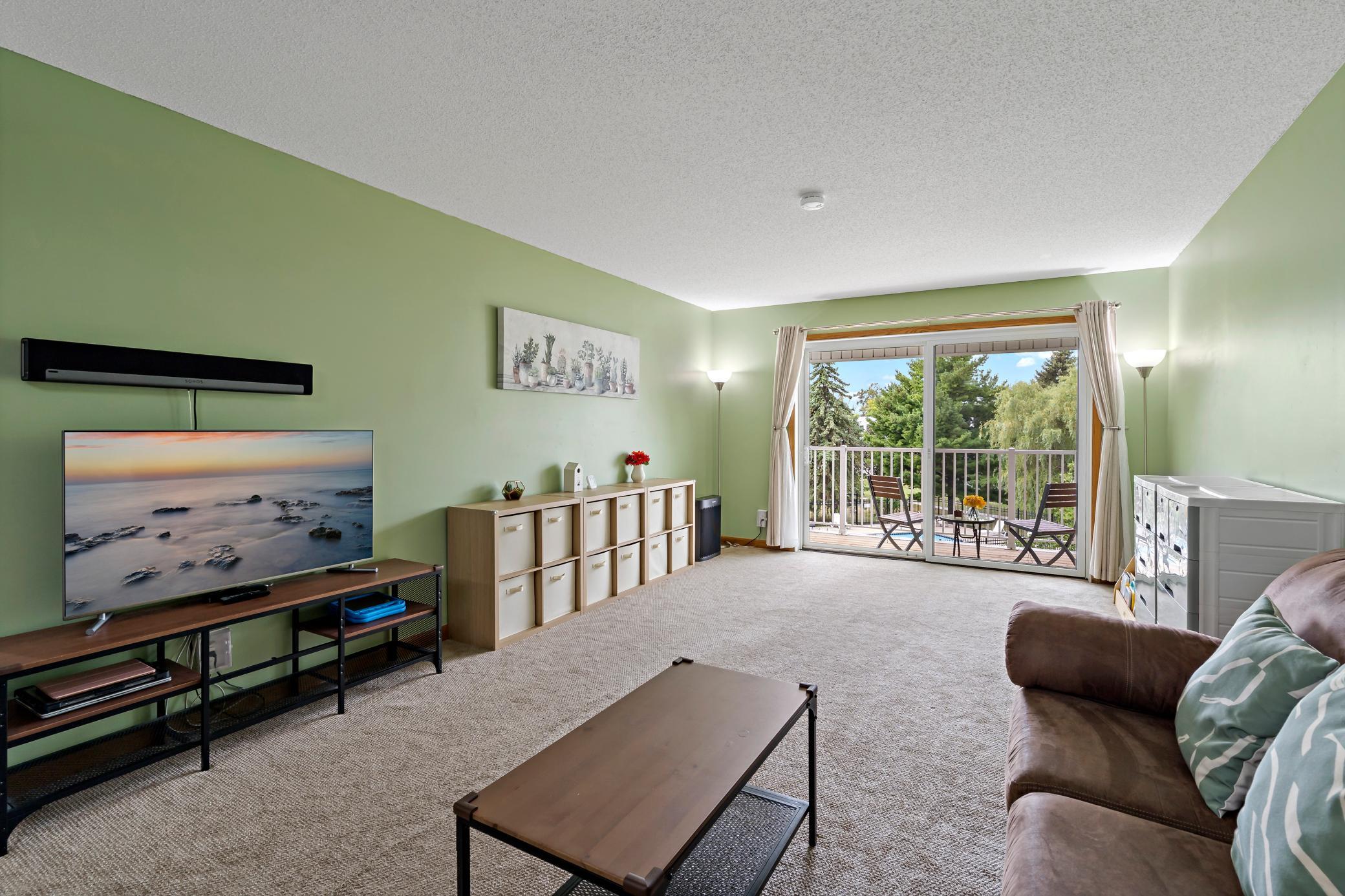 132 Demont Avenue E 325