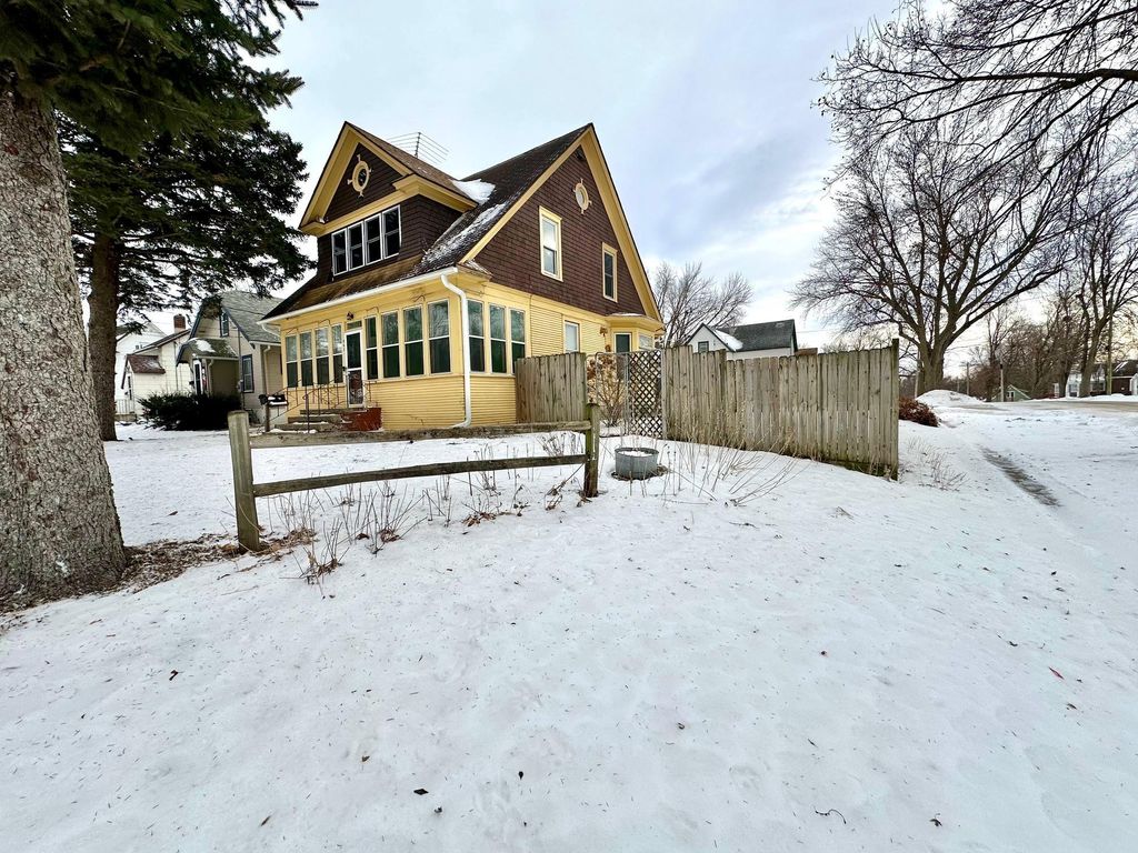 Photo of 402 E 4th Street, Albert Lea, MN 56007 (MLS # 7002473)