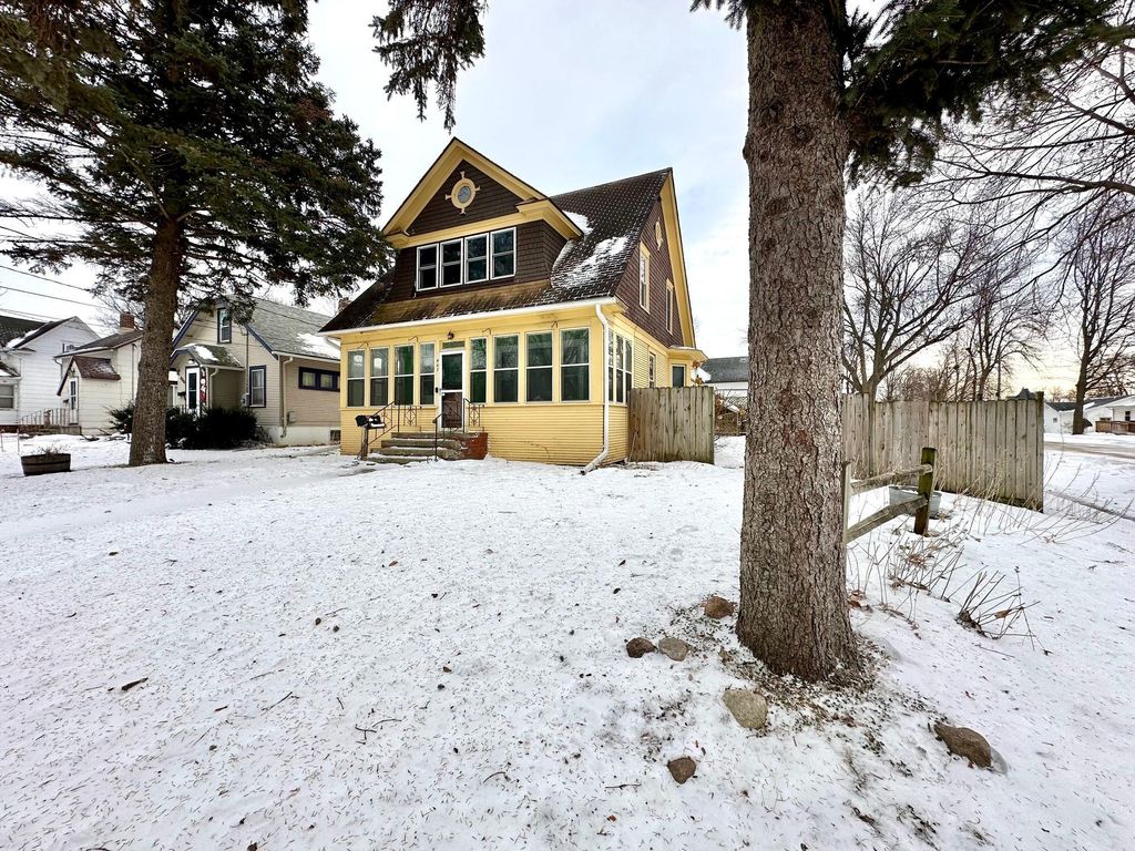 Photo of 402 E 4th Street, Albert Lea, MN 56007 (MLS # 7002473)