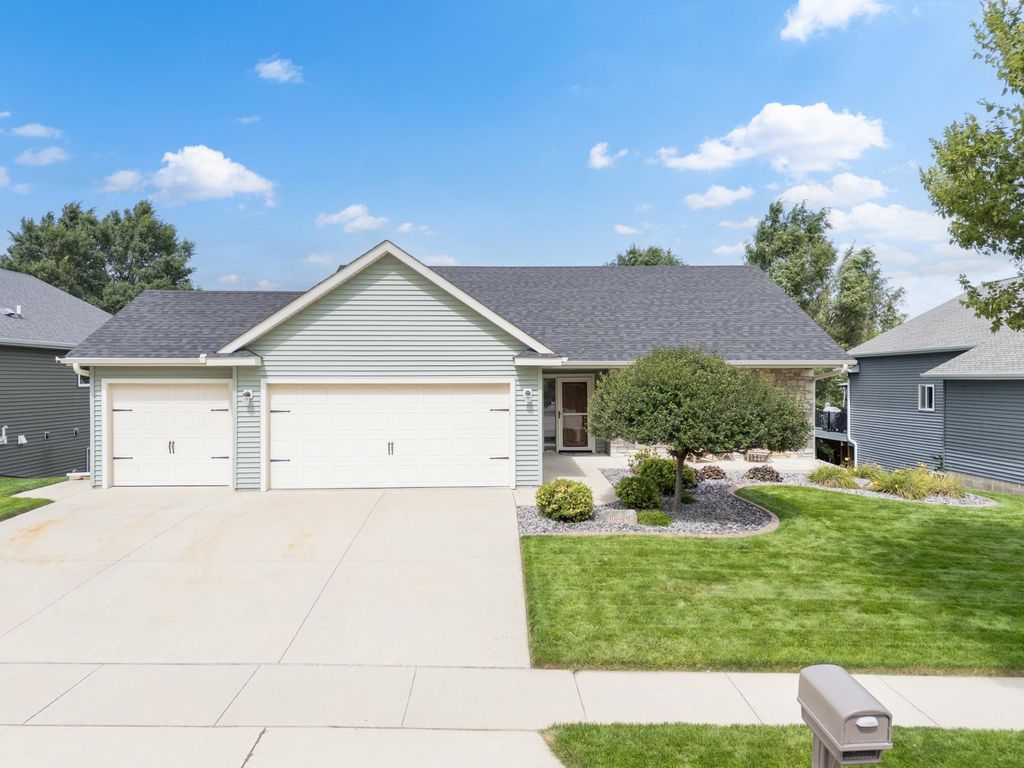 Photo of 2623 Stacy Street SE, Rochester, MN 55904 (MLS # 7014278)