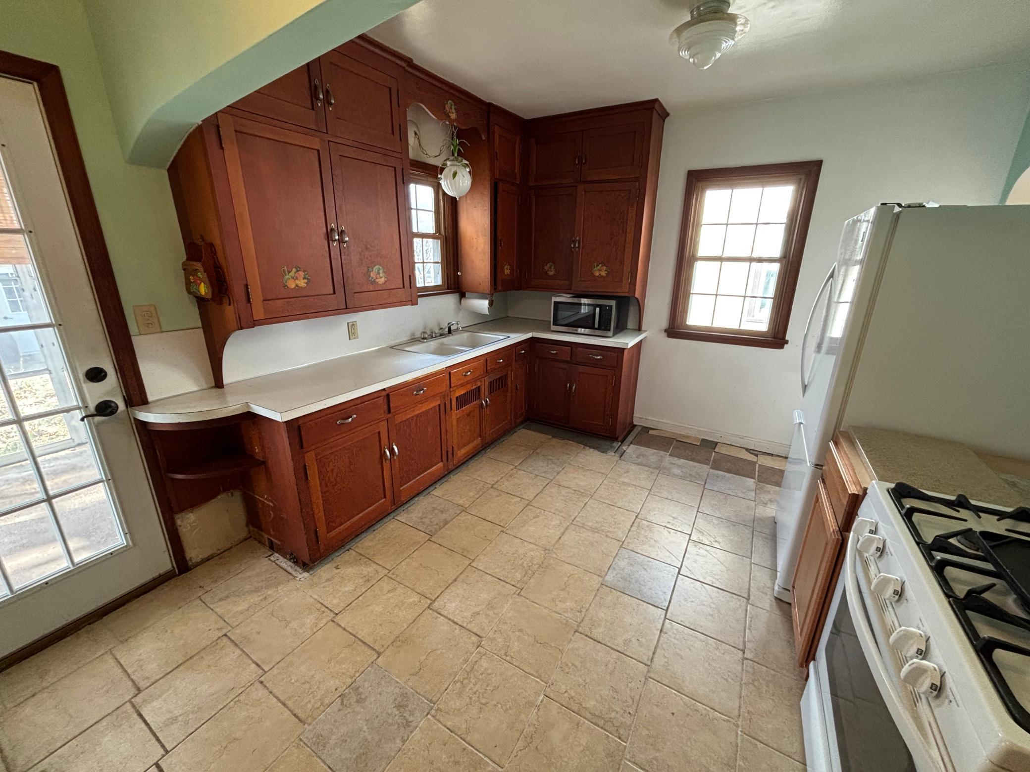 1108 California Avenue W