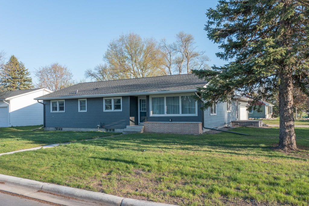Photo of 822 W Chandler Street, Arlington, MN 55307 (MLS # 7059963)