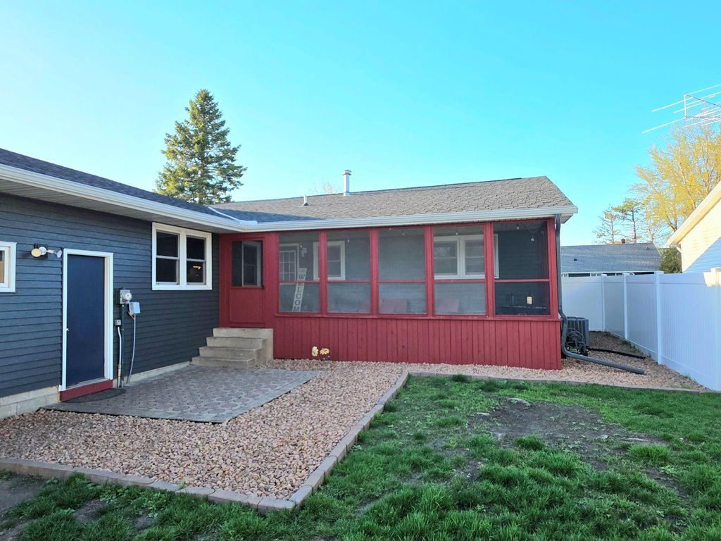 Photo of 822 W Chandler Street, Arlington, MN 55307 (MLS # 7059963)