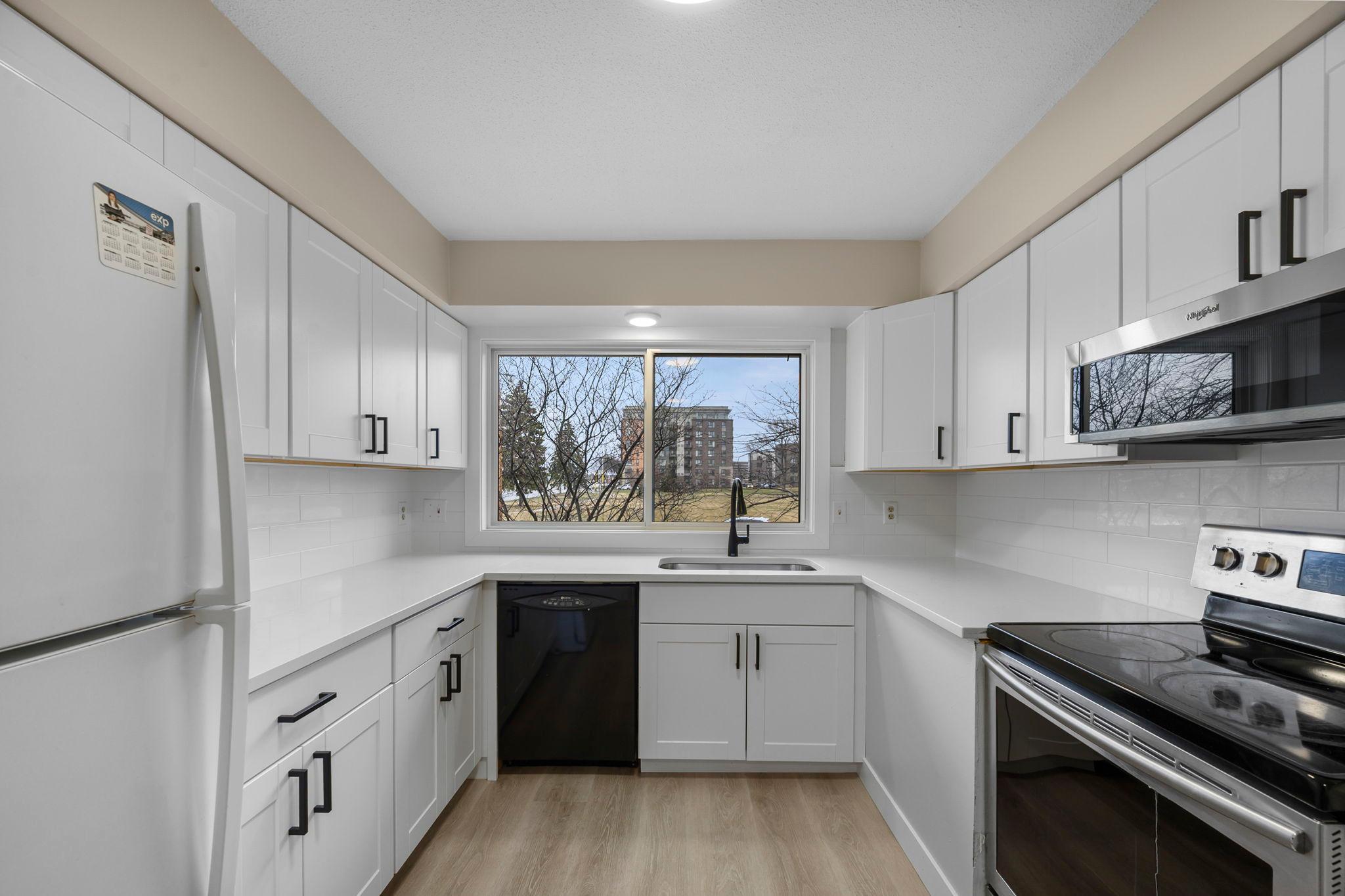 2221-2223 W 82nd Street