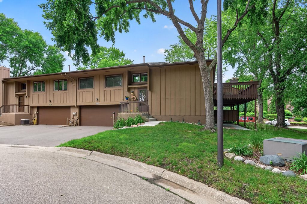 Photo of 2615 Sumac Court, White Bear Lake, MN 55110 (MLS # 7105307)
