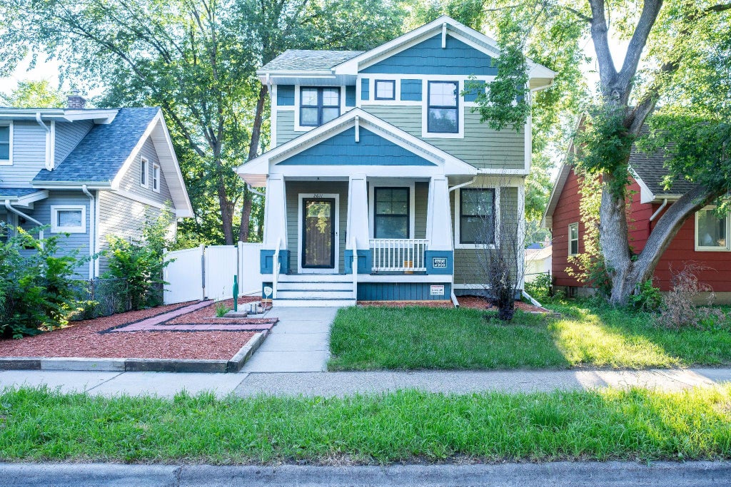 Photo of 2611 James Avenue N, Minneapolis, MN 55411 (MLS # 7115948)
