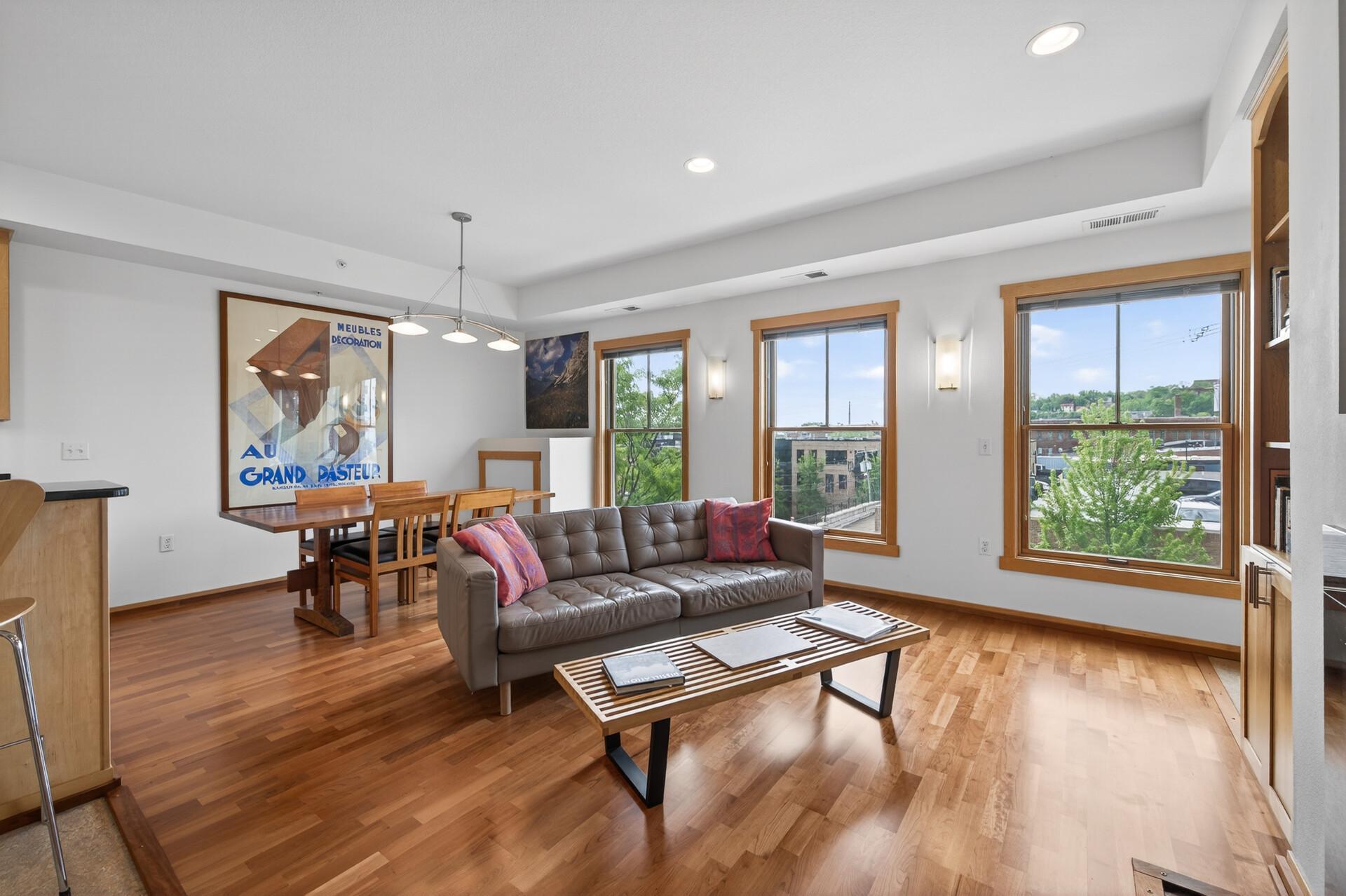 350 Main Street N 406
