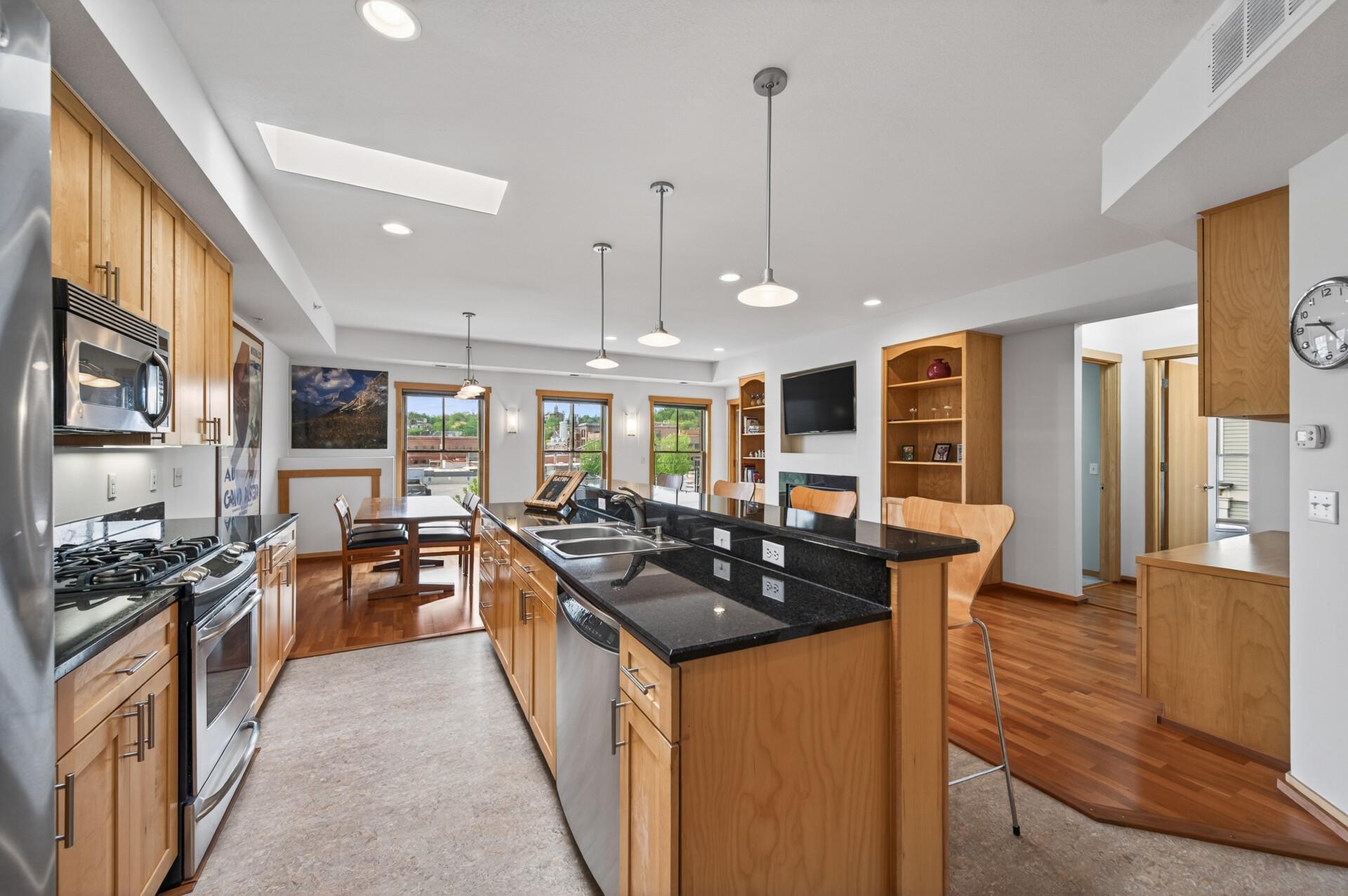 350 Main Street N 406