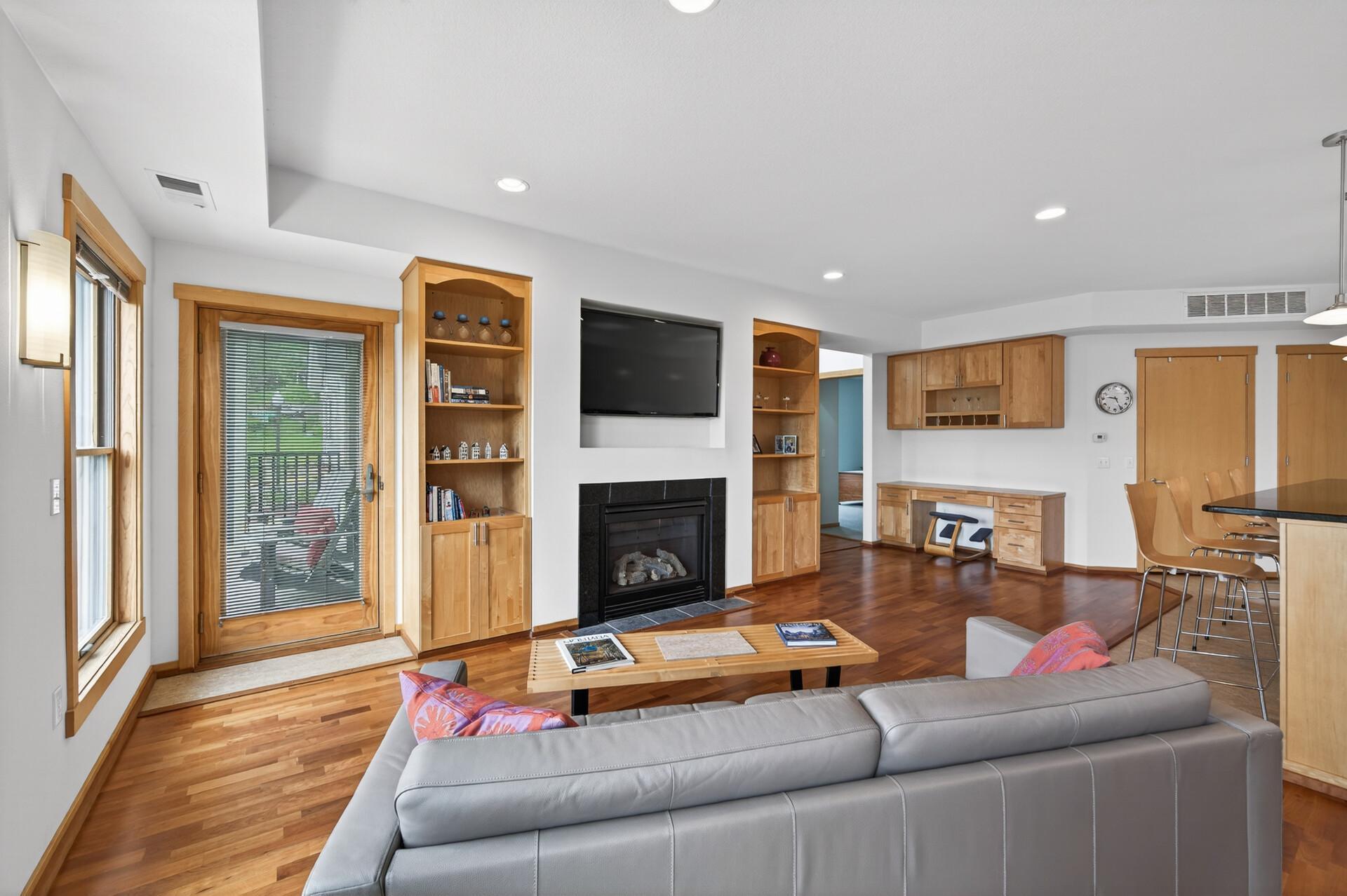 350 Main Street N 406