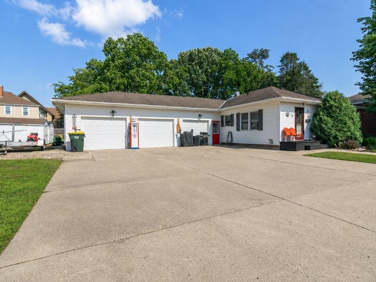 10 BUCK AVE NE, MADELIA, MN 56062 - Image 462c841fae671cfa2a7bb75b35ae3685/1949337387